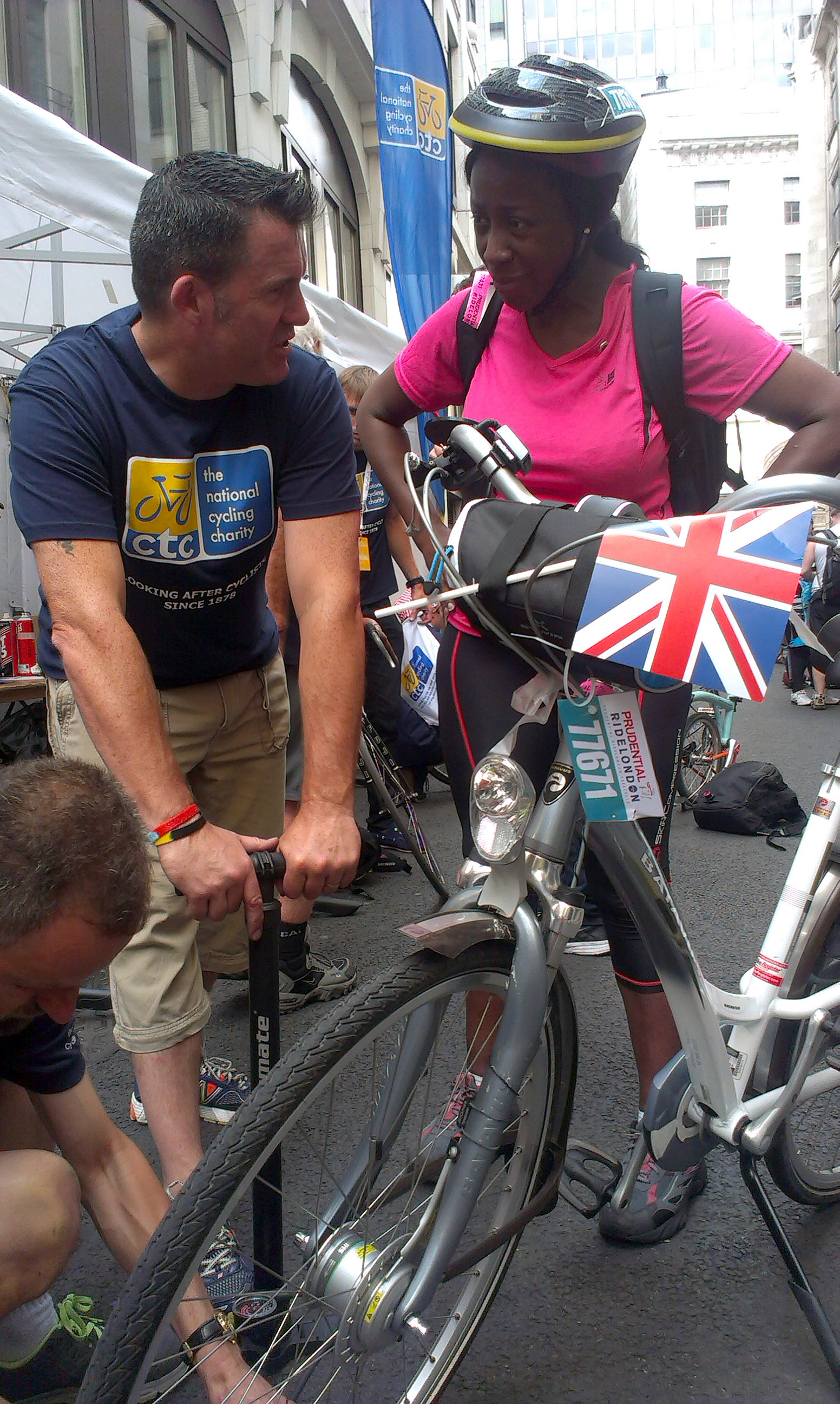Dr Bike volunteer pumping up tyres at Leadenhall Market